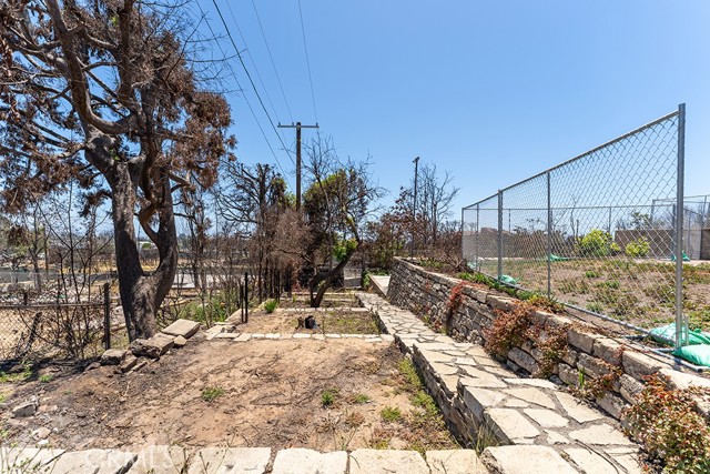 15475 Albright Street, Pacific Palisades CA: https://media.crmls.org/medias/4ff41b9a-446a-4474-875c-d4dee97ecc7f.jpg