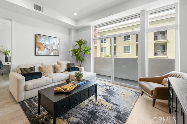 Detail Gallery Image 9 of 27 For 168 S Monterey St #403,  Alhambra,  CA 91801 - 2 Beds | 2 Baths