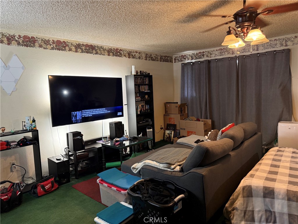 https://media.crmls.org/medias/4ff4c4d4-8c02-4ba3-9c28-5d3a0ba2eea9.jpg?preset=X-Large