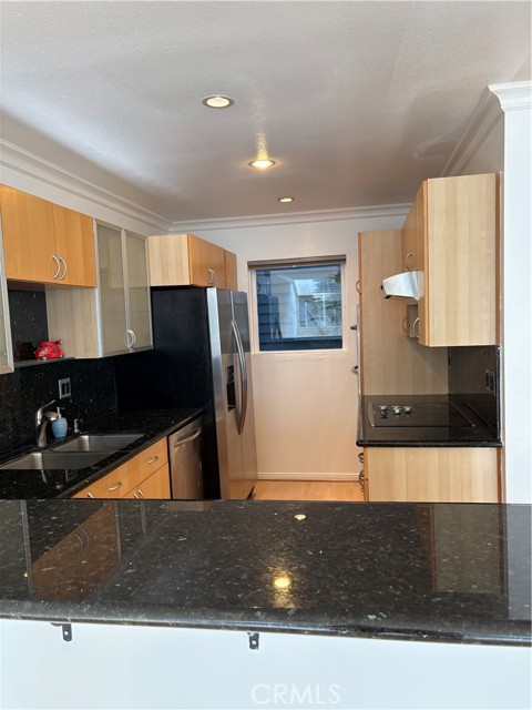 Detail Gallery Image 7 of 14 For 250 the Village #113,  Redondo Beach,  CA 90277 - 1 Beds | 1 Baths