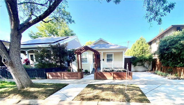 Detail Gallery Image 4 of 31 For 2433 Castro Way, Sacramento,  CA 95818 - 2 Beds | 2 Baths