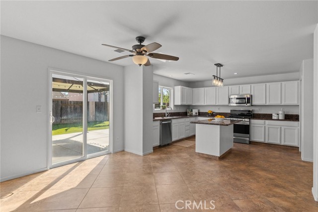 Detail Gallery Image 17 of 48 For 12303 Midtowne Dr, Bakersfield,  CA 93312 - 5 Beds | 2/1 Baths