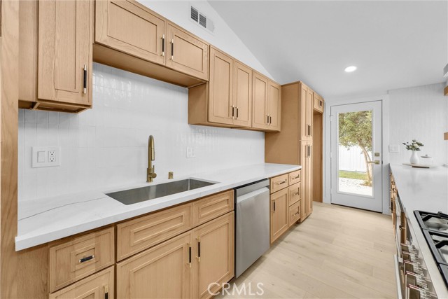 Detail Gallery Image 8 of 23 For 2601 Santa Ysabel, Fullerton,  CA 92831 - 5 Beds | 3 Baths