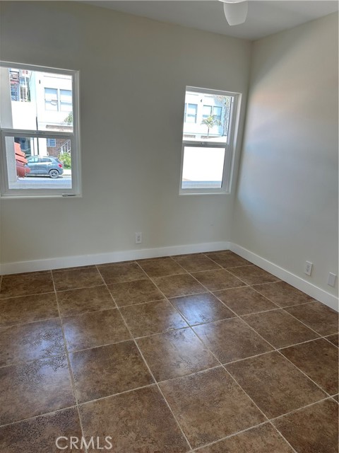 Detail Gallery Image 4 of 7 For 3309 Highland Ave., Manhattan Beach,  CA 90266 - 2 Beds | 1 Baths