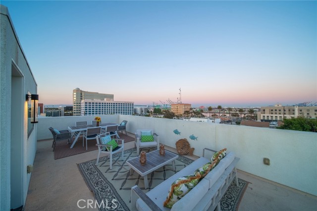 Detail Gallery Image 25 of 32 For 273 W 8th St, San Pedro,  CA 90731 - 4 Beds | 3/1 Baths