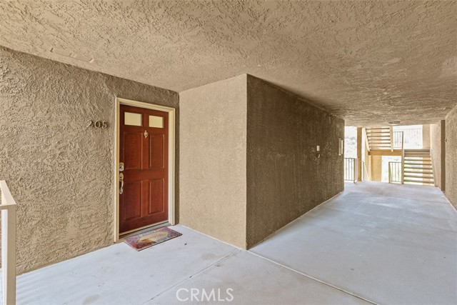 2400 San Gabriel Way, Corona CA: https://media.crmls.org/medias/4ff7d3f8-26dc-47b3-96be-48e0339d6f75.jpg