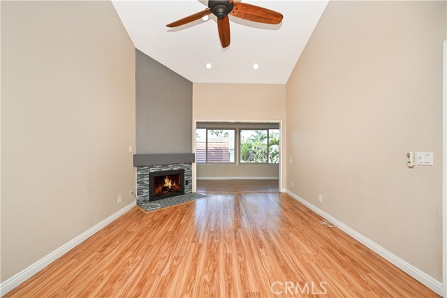 Photo #7: OC23190380 Listing 