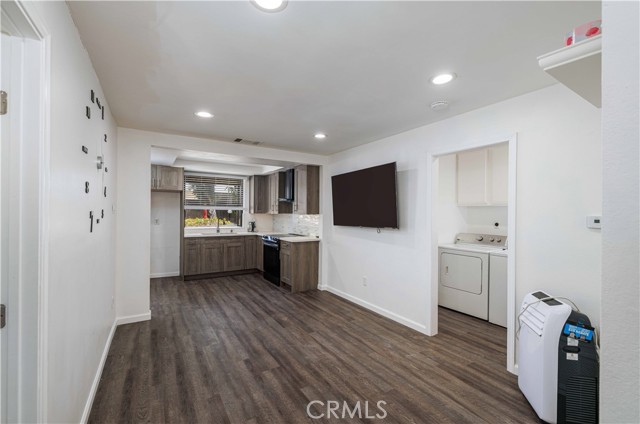 1806 N Fairview Street, Santa Ana CA: https://media.crmls.org/medias/4ff89b02-af33-4b87-8a85-4cddbb4154af.jpg