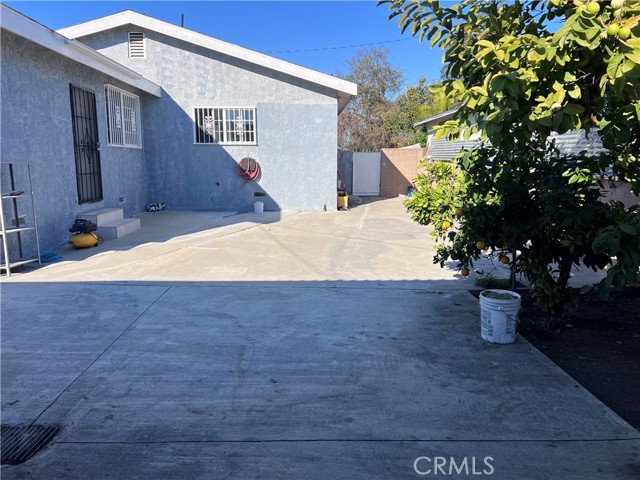 1222 E 103rd Street, Los Angeles CA: https://media.crmls.org/medias/4ff8c5c6-10f2-45dc-afc3-81516192dd32.jpg