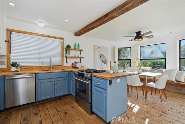 Detail Gallery Image 9 of 37 For 18752 North Shore, Hidden Valley Lake,  CA 95467 - 3 Beds | 2 Baths