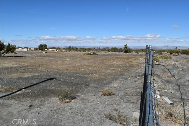 9980 Pionero Road, Phelan, California 92371, ,Commercial Lease,For Rent,9980 Pionero Road,CRIV25069943