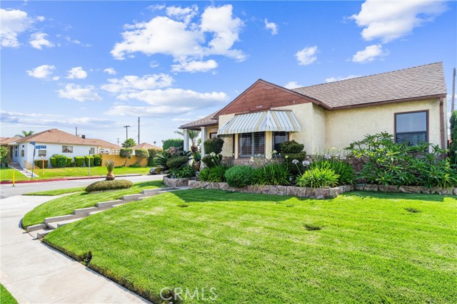 Detail Gallery Image 2 of 43 For 11004 S Van Ness Ave, Los Angeles,  CA 90047 - 2 Beds | 2 Baths