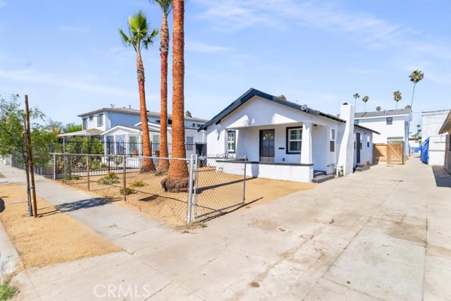 Detail Gallery Image 7 of 69 For 6616 Denver Ave, Los Angeles,  CA 90044 - 6 Beds | 5/1 Baths