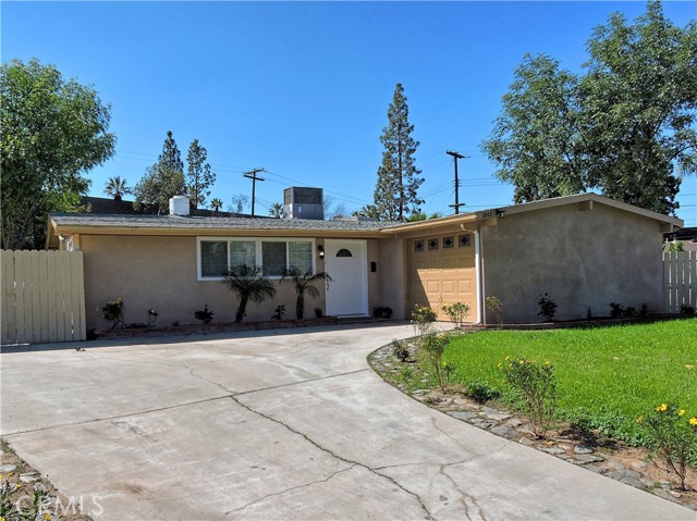 3842 Manchester Pl, Riverside, CA 92503