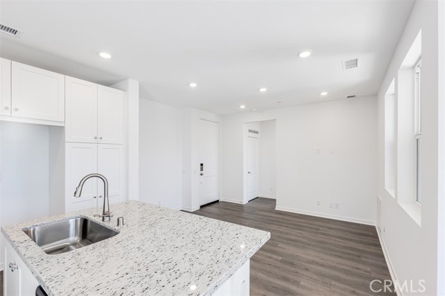 Detail Gallery Image 8 of 18 For 4127 E Circle Paseo #302,  Ontario,  CA 91764 - 2 Beds | 2 Baths