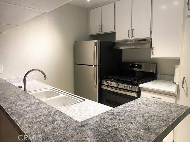 Detail Gallery Image 1 of 1 For 18645 Hatteras St #193,  Tarzana,  CA 91356 - 1 Beds | 1 Baths