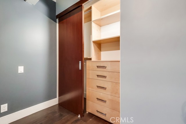 6715 E Ocean Boulevard, Long Beach CA: https://media.crmls.org/medias/4ffbbc45-cc75-4502-a258-27fbcdb05a2e.jpg