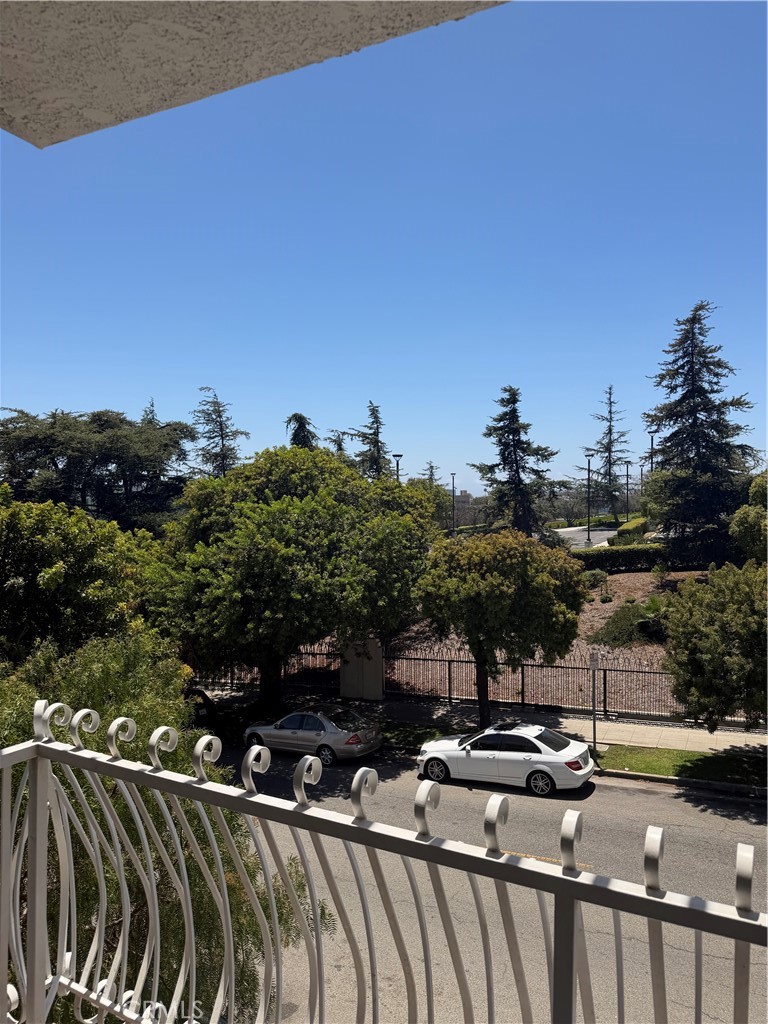 https://media.crmls.org/medias/4ffd42b2-5aae-4191-b881-2f88cba27da6.jpg?preset=X-Large
