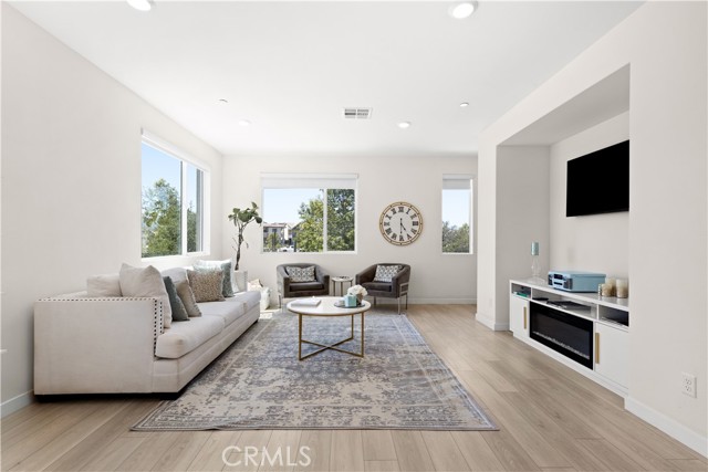 Front Image Thumbnail for CRSR26086253