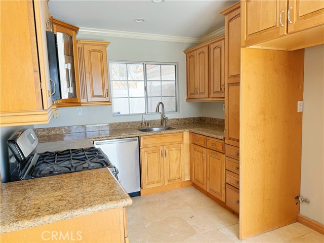 Detail Gallery Image 5 of 18 For 13196 Spire Cir, Chino Hills,  CA 91709 - 2 Beds | 2/1 Baths