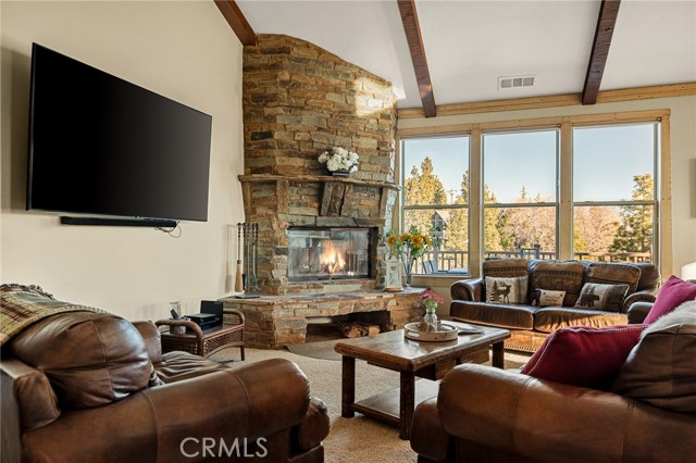 Detail Gallery Image 5 of 44 For 27920 Matterhorn, Lake Arrowhead,  CA 92352 - 5 Beds | 3/1 Baths