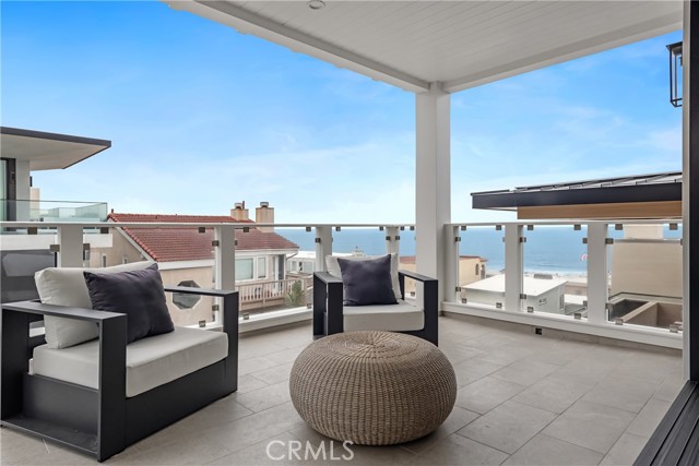 Detail Gallery Image 18 of 50 For 229 25th St, Manhattan Beach,  CA 90266 - 5 Beds | 5/2 Baths
