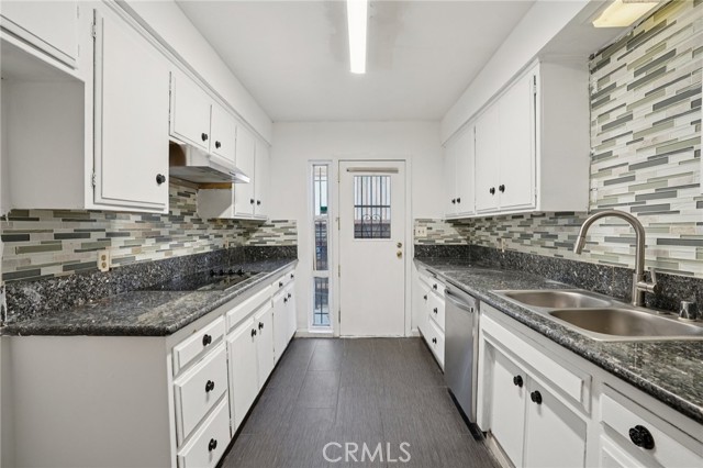 Detail Gallery Image 8 of 32 For 320 E Spruce, Inglewood,  CA 90301 - 2 Beds | 2 Baths