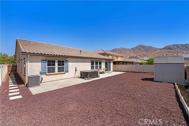 7659 Prairie Drive, Riverside CA: https://media.crmls.org/medias/5000b021-55b4-4110-8b0e-a3ea788e0480.jpg