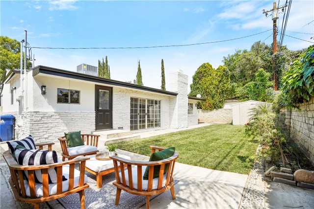 Detail Gallery Image 41 of 46 For 18324 Sylvan St, Tarzana,  CA 91335 - 4 Beds | 2 Baths