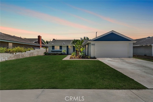 5852 Raphael Drive, Huntington Beach CA: https://media.crmls.org/medias/5000fada-3edc-4bf1-be43-f4e821c42dd9.jpg