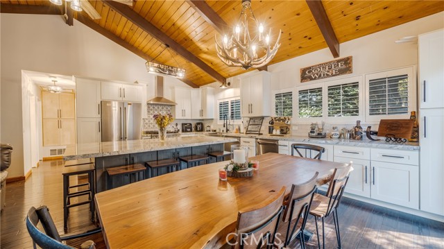 Detail Gallery Image 14 of 40 For 370 Weisshorn Dr, Crestline,  CA 92325 - 2 Beds | 2 Baths