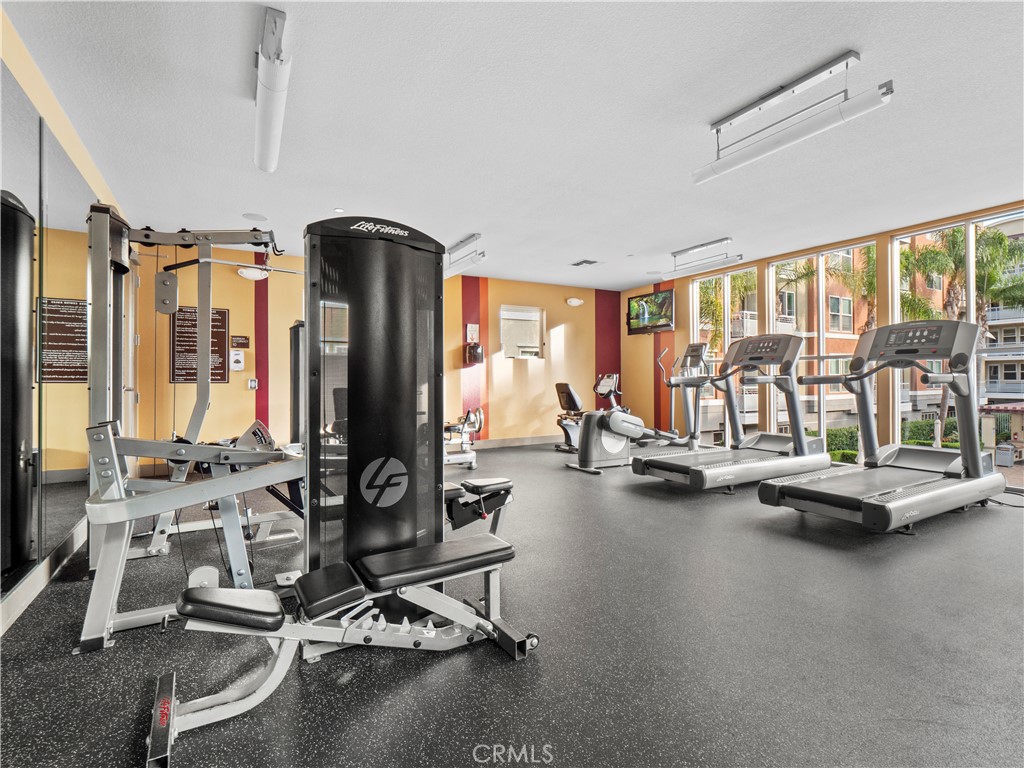 https://media.crmls.org/medias/5002857f-2a3c-4545-94c7-c5eba0a592e9.jpg?preset=X-Large
