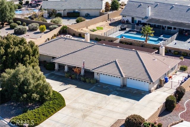 Detail Gallery Image 4 of 42 For 19783 Lara Ln, Apple Valley,  CA 92308 - 4 Beds | 3 Baths