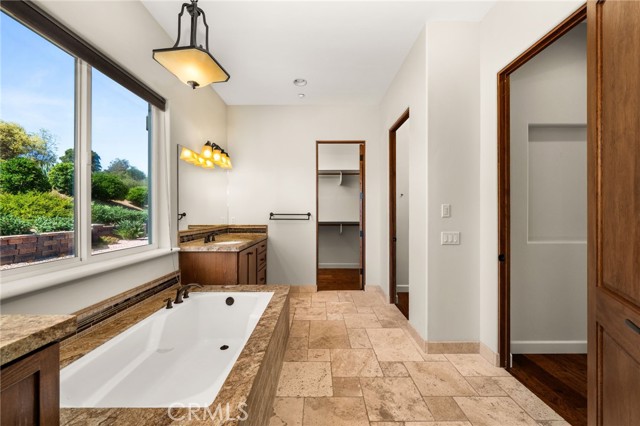 3012 Ridge Creek Drive, Fallbrook CA: https://media.crmls.org/medias/50038879-701f-401f-9733-1900aee959e9.jpg