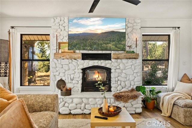 Detail Gallery Image 6 of 48 For 565 Dart Ct, Crestline,  CA 92325 - 3 Beds | 2 Baths