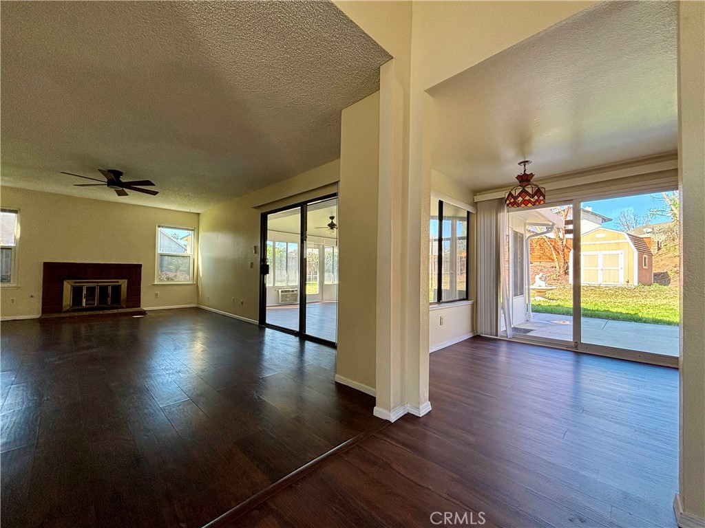 https://media.crmls.org/medias/500565be-64ea-4319-955d-9d04d6d7d699.jpg?preset=X-Large