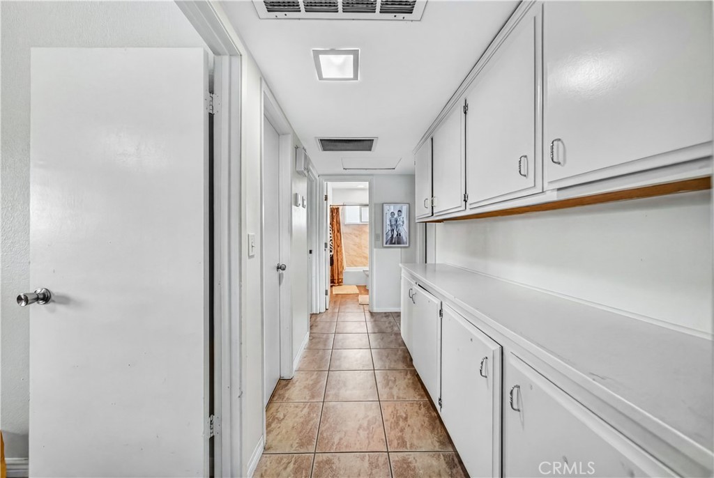 https://media.crmls.org/medias/5005663a-6814-46cd-9956-2163706f36d9.jpg?preset=X-Large