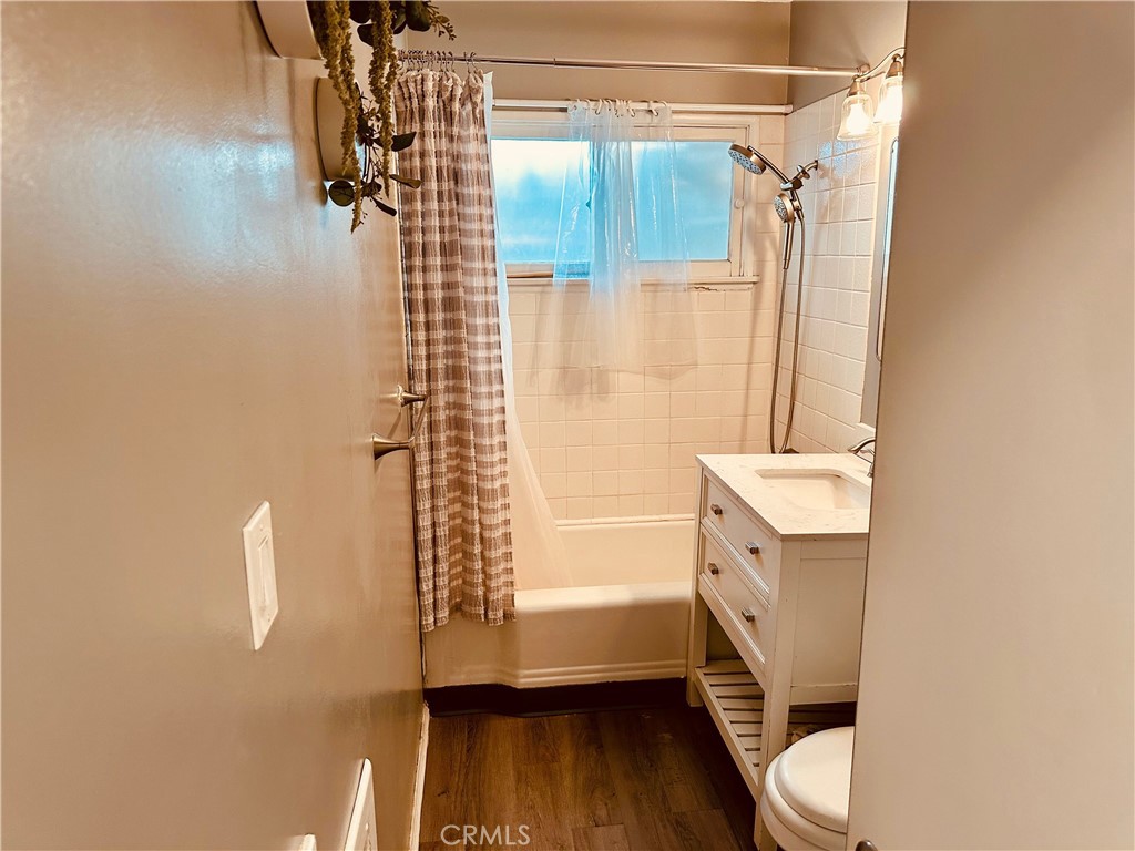 https://media.crmls.org/medias/5005d03b-cfa2-4f9b-b186-dcb286c1db7d.jpg?preset=X-Large