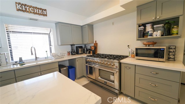 Detail Gallery Image 14 of 29 For 12101 Hinson St, Moreno Valley,  CA 92555 - 4 Beds | 2 Baths