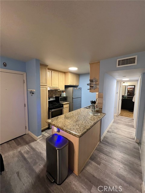 Detail Gallery Image 6 of 15 For 18620 Hatteras St #113,  Tarzana,  CA 91356 - 2 Beds | 2 Baths