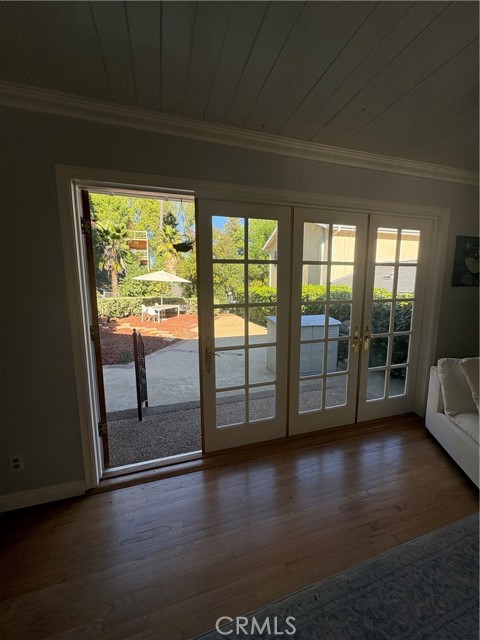 Detail Gallery Image 9 of 22 For 20955 De Mina, Woodland Hills,  CA 91364 - 3 Beds | 2 Baths