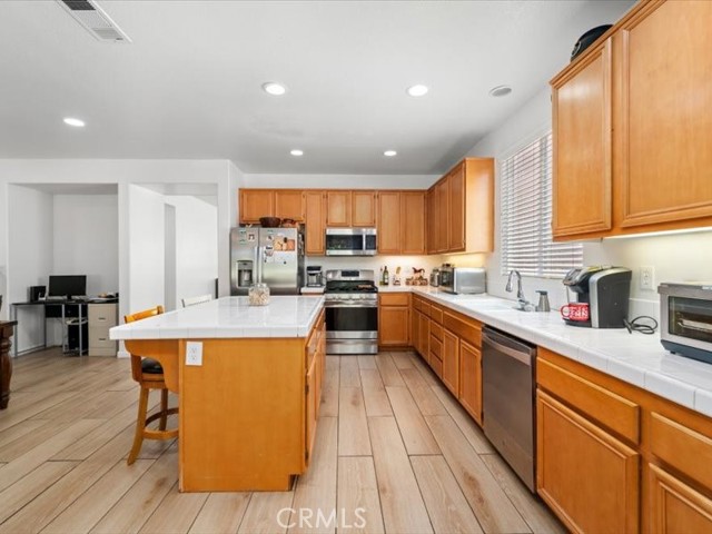 Detail Gallery Image 6 of 20 For 342 La Clarita Ave, San Jacinto,  CA 92582 - 3 Beds | 2 Baths
