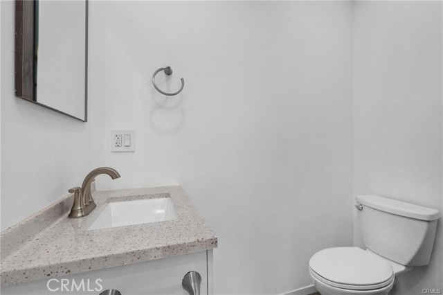 Detail Gallery Image 8 of 23 For 4136 3/4 Normal Ave #3/4,  Los Angeles,  CA 90029 - 2 Beds | 2 Baths