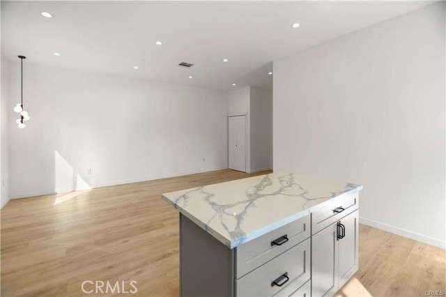 Detail Gallery Image 27 of 36 For 7842 Lasaine Ave, Northridge,  CA 91325 - 7 Beds | 5/1 Baths