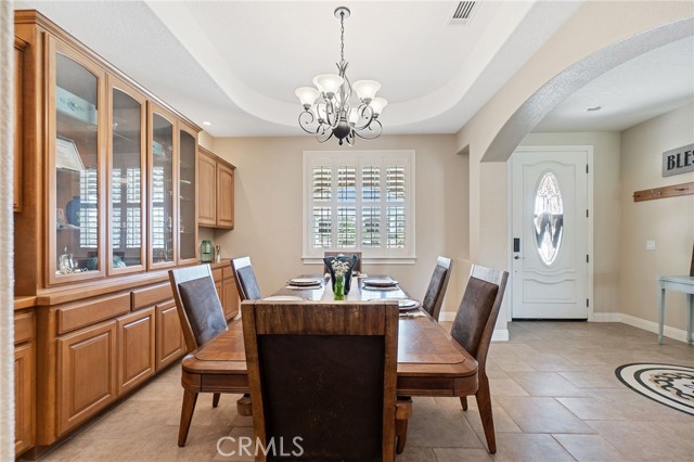 Detail Gallery Image 9 of 73 For 14260 Chinook Rd, Apple Valley,  CA 92307 - 5 Beds | 5/3 Baths