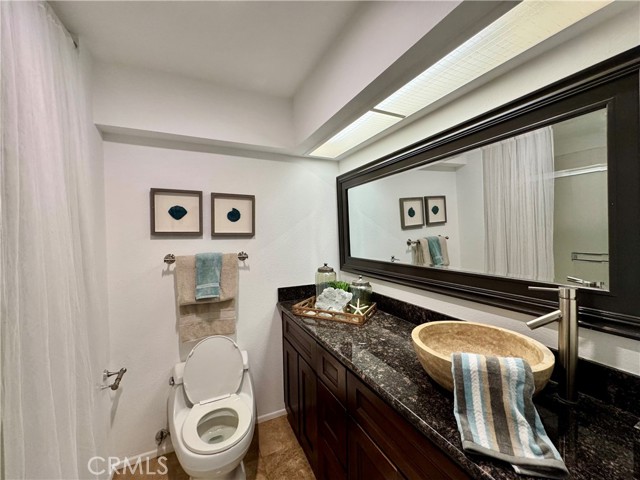Detail Gallery Image 10 of 21 For 182 Westport, Newport Beach,  CA 92660 - 2 Beds | 2 Baths