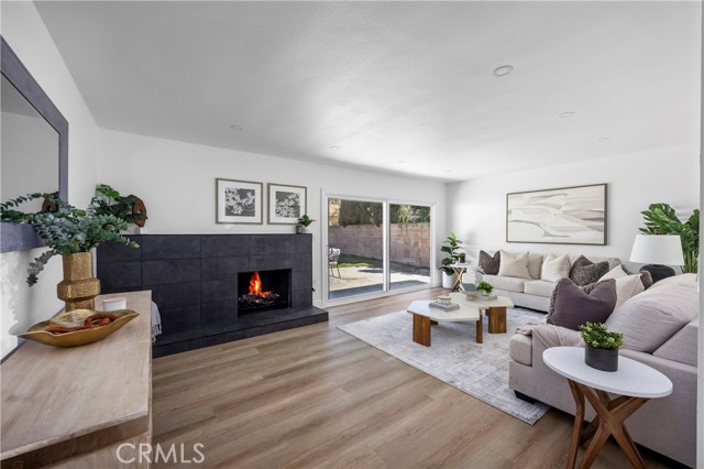 Detail Gallery Image 2 of 20 For 9552 Rhea Ave, Northridge,  CA 91324 - 4 Beds | 2 Baths