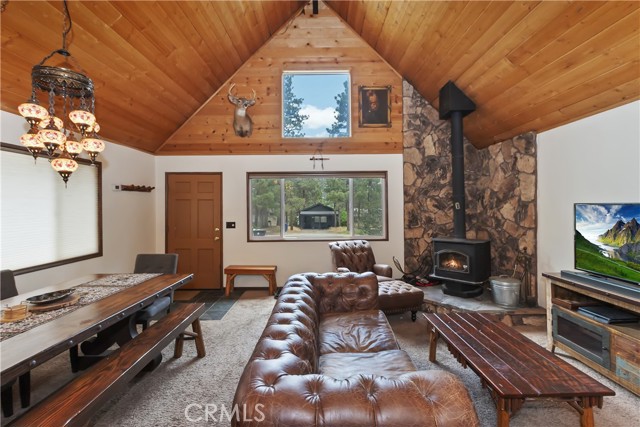 220 Angeles Boulevard, Big Bear City CA: https://media.crmls.org/medias/500a8adc-51e7-4ad8-9a2f-1b86f95398c7.jpg