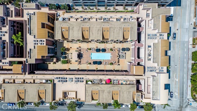 Detail Gallery Image 3 of 37 For 201 E Angeleno Ave #326,  Burbank,  CA 91502 - 2 Beds | 1 Baths