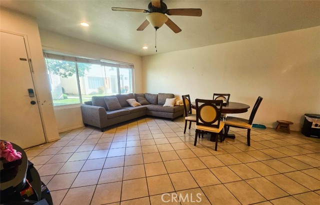 Detail Gallery Image 6 of 37 For 1337 W Latham, Hemet,  CA 92543 - 3 Beds | 2/1 Baths